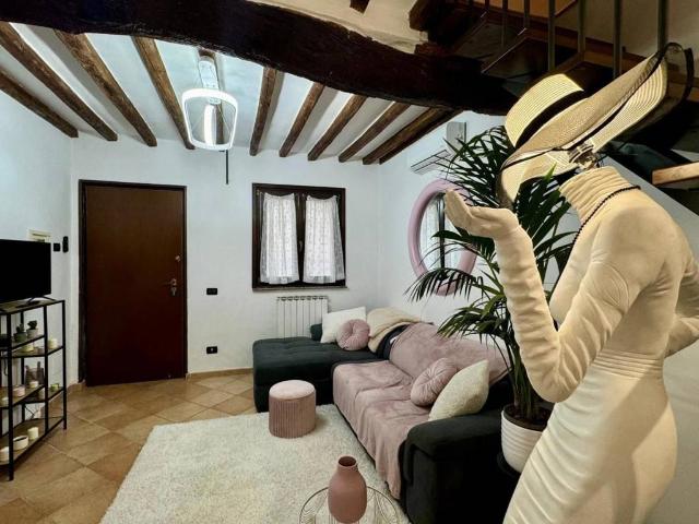 Villa Indipendente in vendita a Cremona, Lombardia
