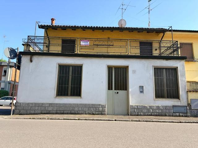Villa Indipendente in vendita a Sant'Ambrogio, Cremona