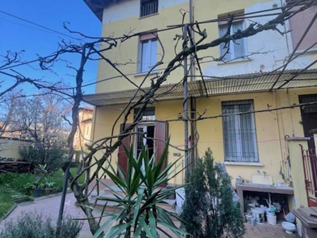 Villa Indipendente in vendita a Zona Castello, Cremona