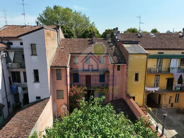Villa Indipendente in vendita a Sant'Ambrogio, Cremona