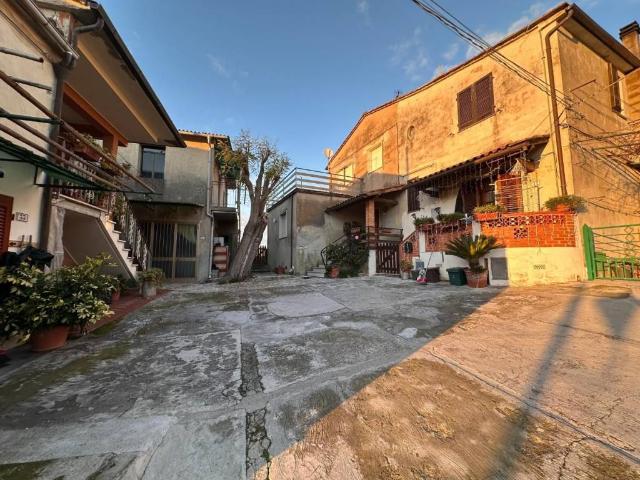Villa Indipendente in vendita a Crespina Lorenzana, Laura