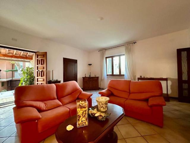Villa Indipendente in vendita a Crespina Lorenzana, Laura