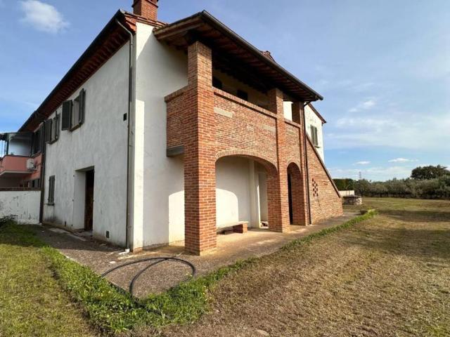 Villa Indipendente in vendita a Crespina Lorenzana, Cenaia