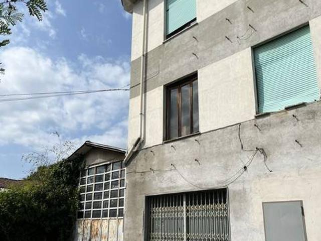 Villa Indipendente in vendita a Cressa, Novara