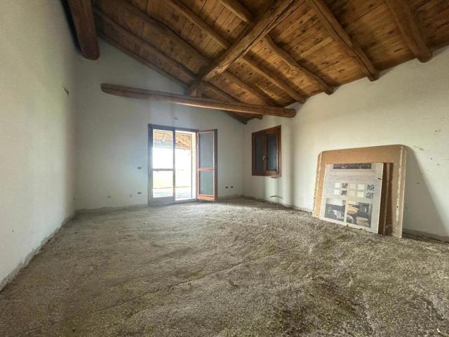 Villa Indipendente in vendita a Unione Terre d'Acqua, Crevalcore