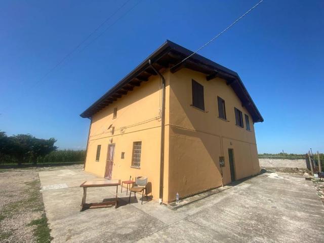 Villa Indipendente in vendita a Unione Terre d'Acqua, Crevalcore