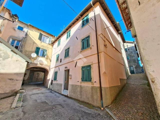 Villa Indipendente in vendita a Crocefieschi, Genova