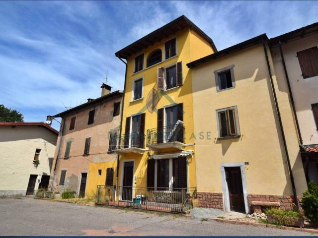 Villa Indipendente in vendita a Comunità Montana del Piambello, Cuasso Al Monte