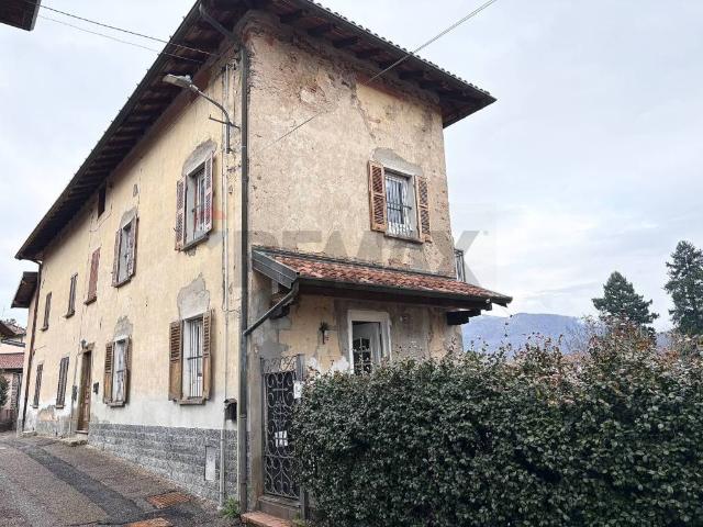 Villa Indipendente in vendita a Comunità Montana del Piambello, Cuasso Al Monte