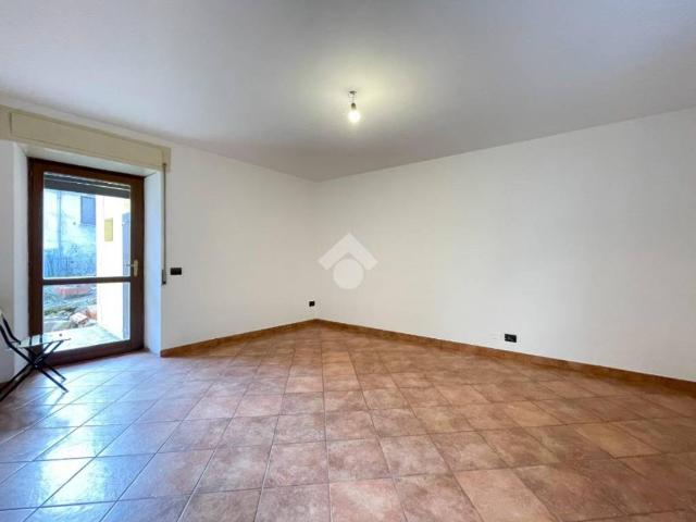 Villa Indipendente in vendita a Cuasso al Piano, Cuasso al Monte
