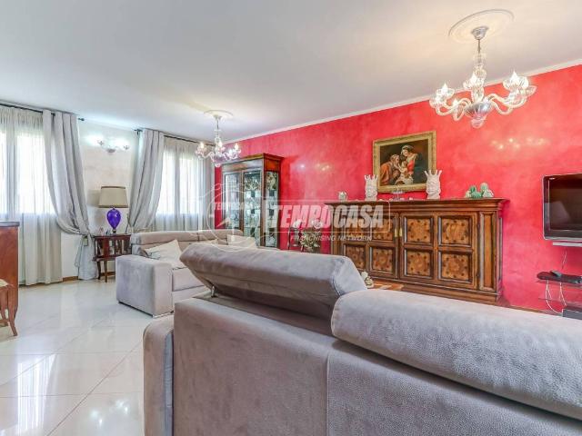 Villa Indipendente in vendita a Cuggiono, Lombardia