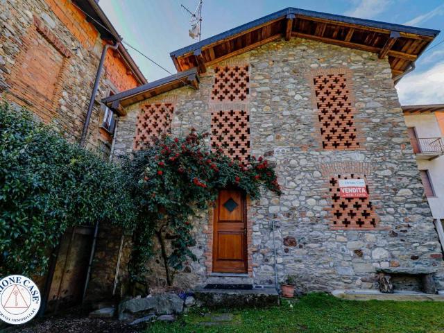 Villa Indipendente in vendita a Comunità Montana del Piambello, Cugliate Fabiasco