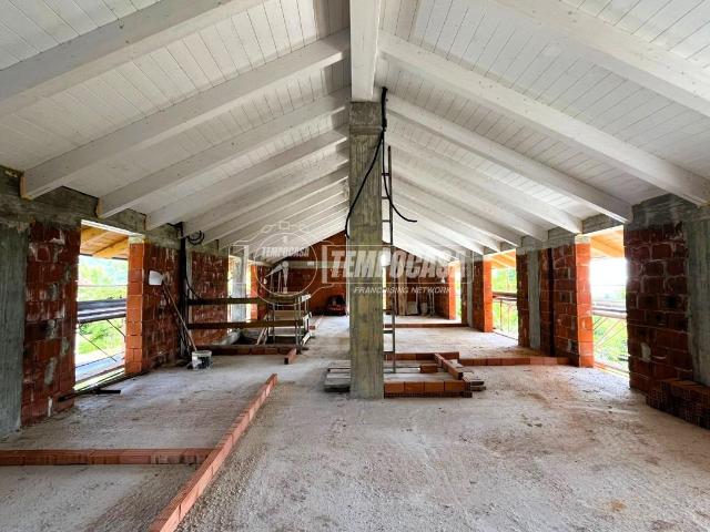 Villa Indipendente in vendita a Paschero, Piemonte