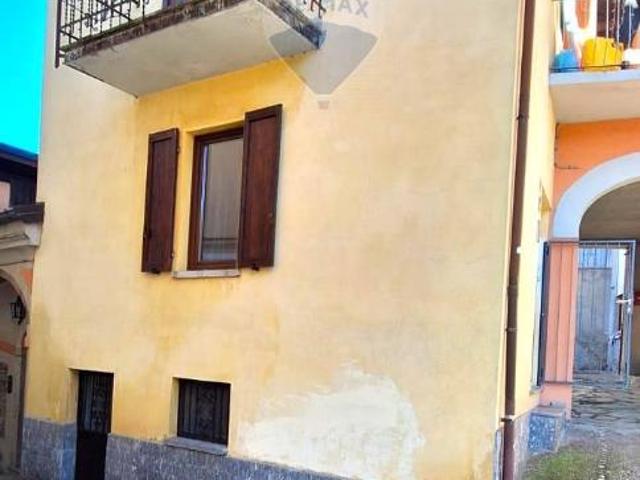 Villa Indipendente in vendita a Comunità Montana del Piambello, Cunardo