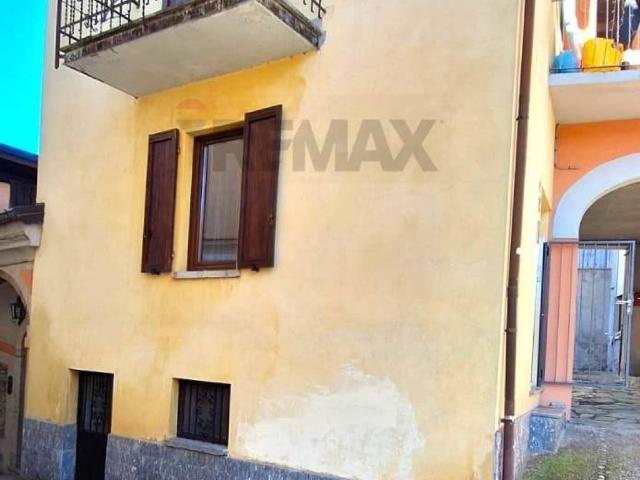 Villa Indipendente in vendita a Comunità Montana del Piambello, Cunardo