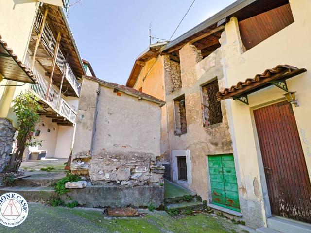 Villa Indipendente in vendita a Comunità Montana del Piambello, Cunardo
