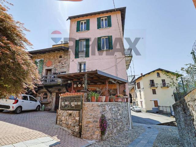 Villa Indipendente in vendita a Comunità Montana del Piambello, Cunardo