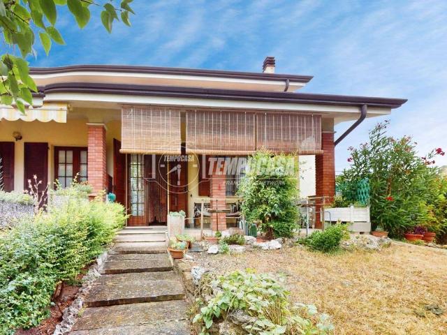 Villa Indipendente in vendita a Curtatone, Lombardia