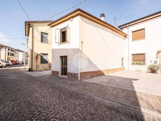 Villa Indipendente in vendita a Corte Gerile, Curtatone