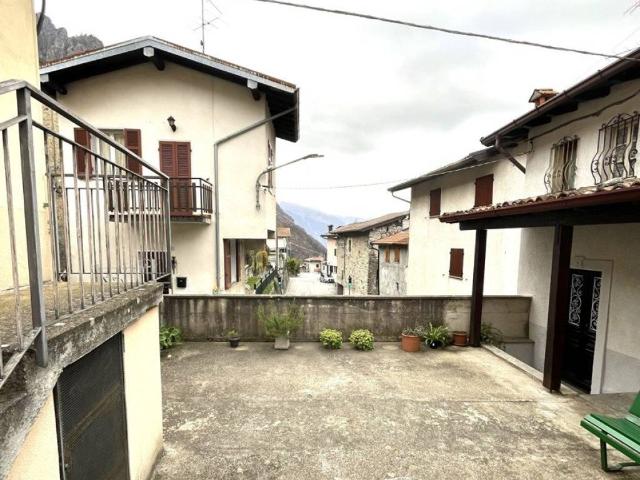 Villa Indipendente in vendita a Cusino, Lombardia