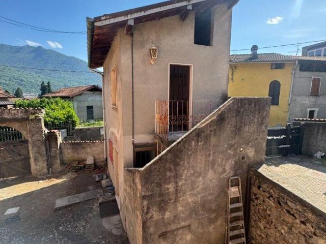 Villa Indipendente in vendita a Vergobbio, Cuveglio