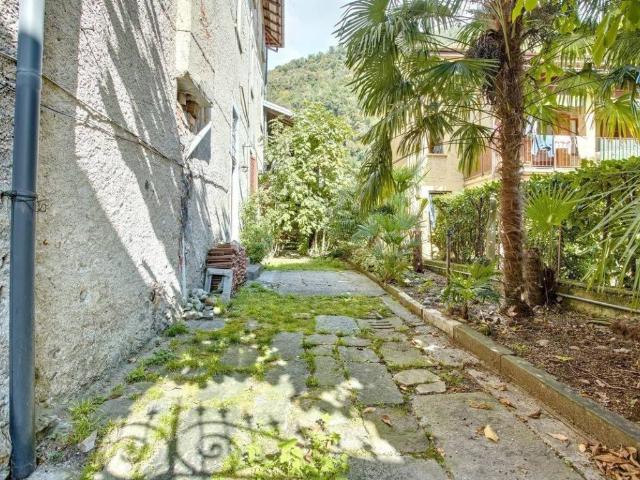 Villa Indipendente in vendita a Vergobbio, Cuveglio