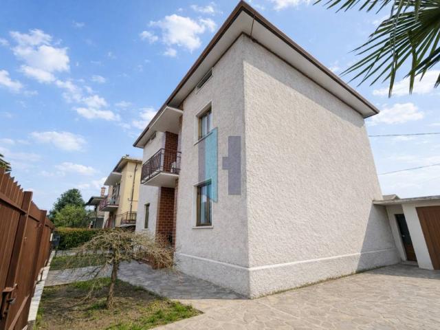 Villa Indipendente in vendita a Brembo, Dalmine