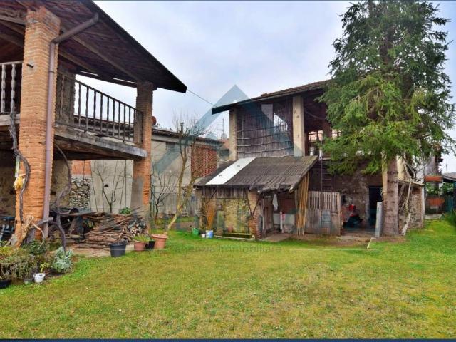 Villa Indipendente in vendita a Daverio, Lombardia