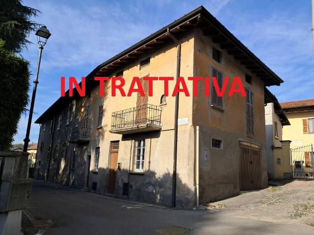 Villa Indipendente in vendita a Daverio, Lombardia