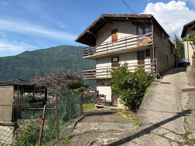 Villa Indipendente in vendita a Delebio, Lombardia