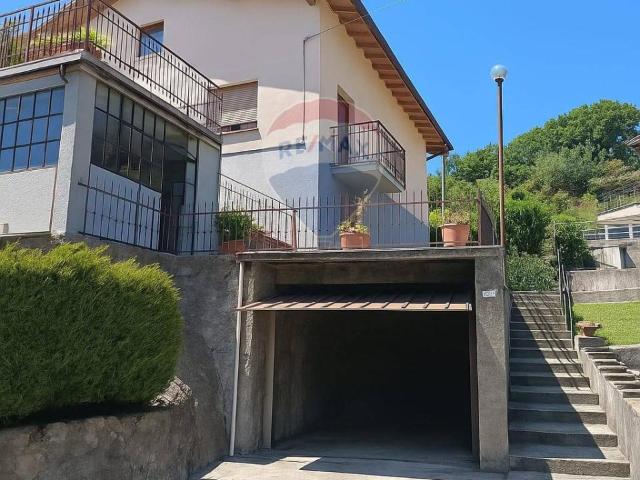 Villa Indipendente in vendita a Castello, Dervio