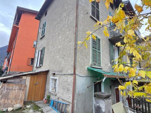 Villa Indipendente in vendita a Castello, Dervio