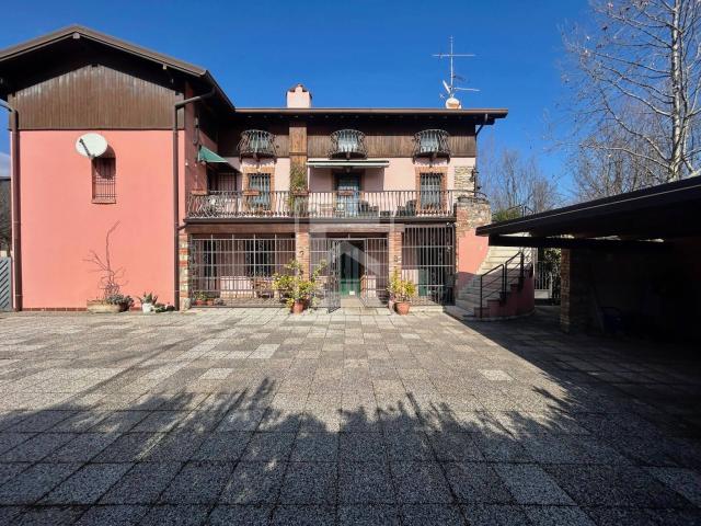 Villa Indipendente in vendita a Rivoltella del Garda, Desenzano Del Garda