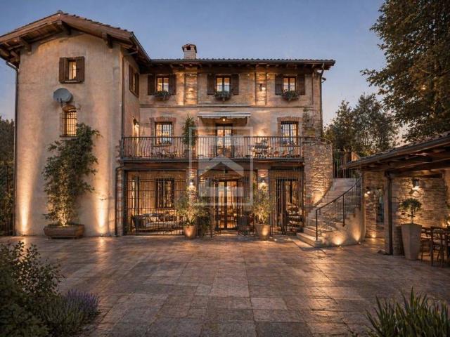 Villa Indipendente in vendita a Rivoltella del Garda, Desenzano Del Garda