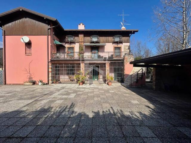 Villa Indipendente in vendita a Rivoltella del Garda, Desenzano Del Garda
