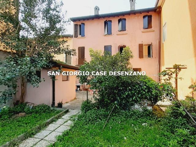 Villa Indipendente in vendita a Desenzano Del Garda, Lombardia