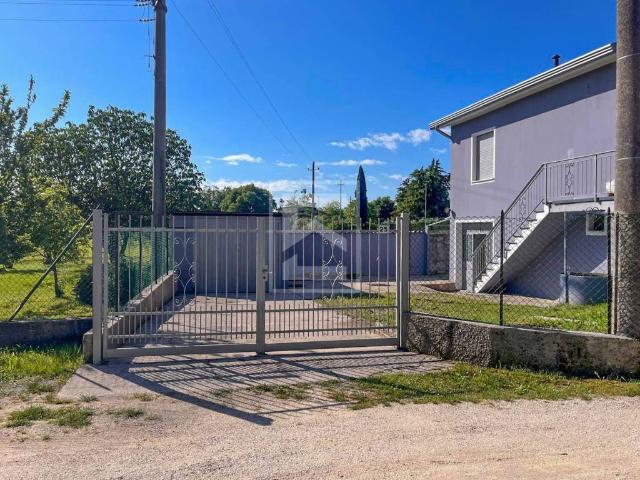 Villa Indipendente in vendita a Bornade di Sopra, Desenzano Del Garda