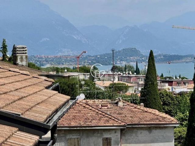 Villa Indipendente in vendita a Desenzano Del Garda, Lombardia