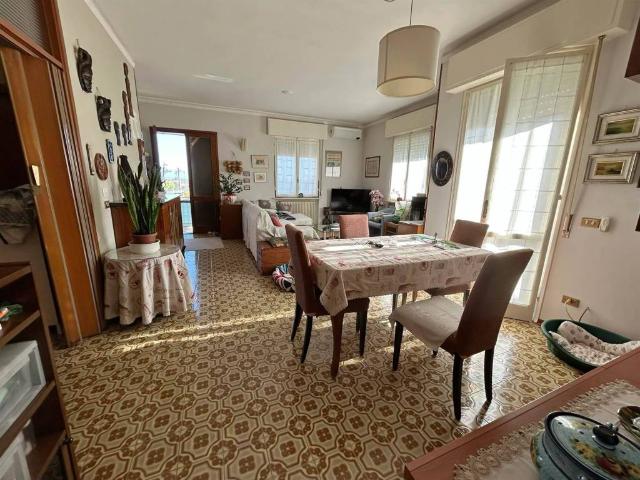 Villa Indipendente in vendita a Rivoltella del Garda, Desenzano Del Garda