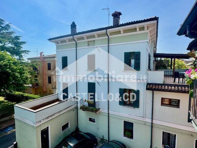Villa Indipendente in vendita a Desenzano Del Garda, Lombardia