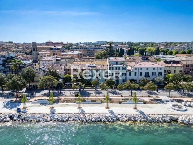 Villa Indipendente in vendita a Desenzano del Garda, Brescia