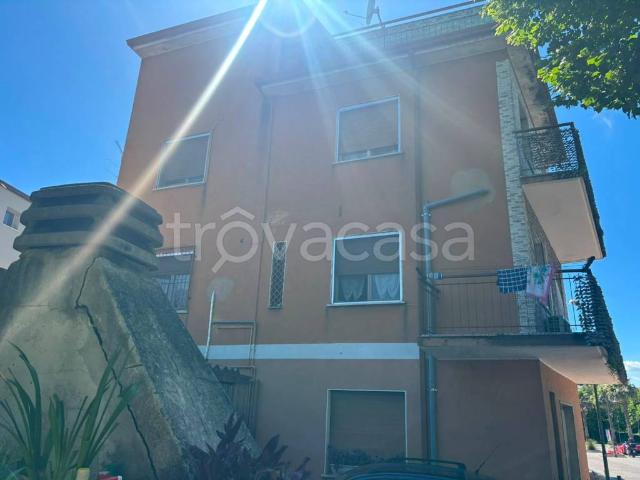 Villa Indipendente in vendita a Rivoltella del Garda, Desenzano Del Garda