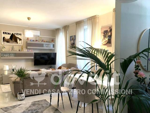 Villa Indipendente in vendita a Piazza, Desio