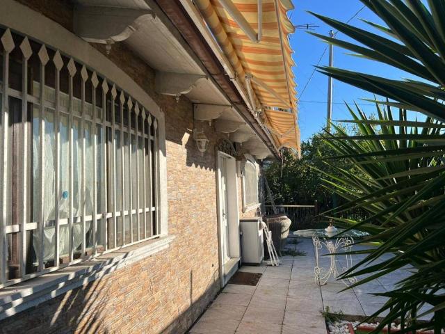 Villa Indipendente in vendita a Diano Castello, Liguria