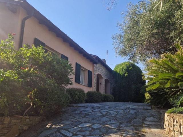 Villa Indipendente in vendita a Diano Gorleri, Diano Marina
