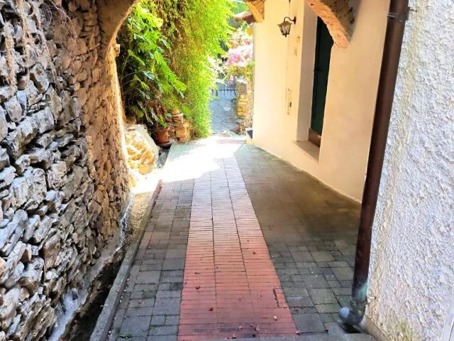 Villa Indipendente in vendita a Diano San Pietro, Liguria