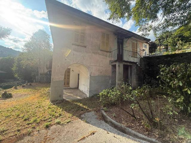 Villa Indipendente in vendita a Dizzasco, Lombardia