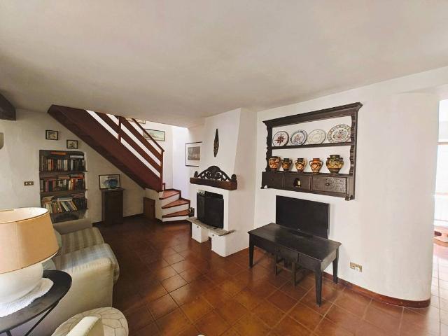 Villa Indipendente in vendita a Dizzasco, Lombardia