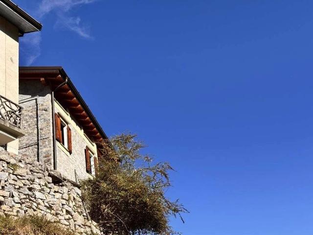 Villa Indipendente in vendita a Dizzasco, Lombardia