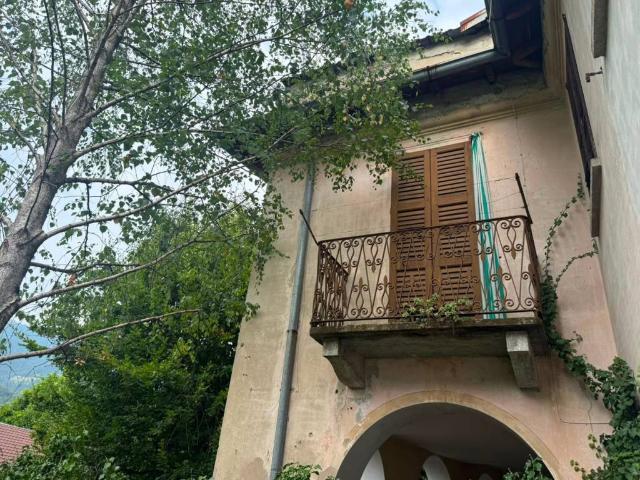 Villa Indipendente in vendita a Dizzasco, Lombardia